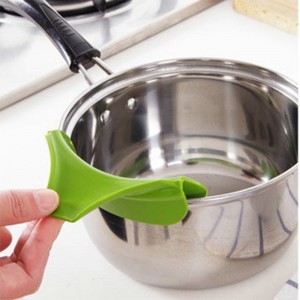 Creative Tools Food Deflector Liquid Guide Mouth Soup Drainage Device Silicone Discharge Spout