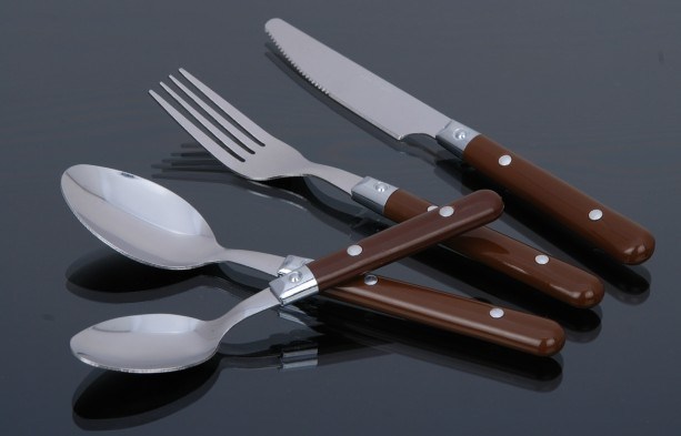 Stainless Steel Dinner Cutlery Set with Colorful Plastic Handle No. P03